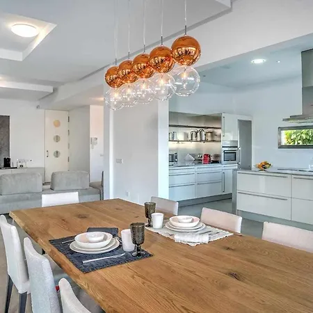 Luxury House لا أوليفا